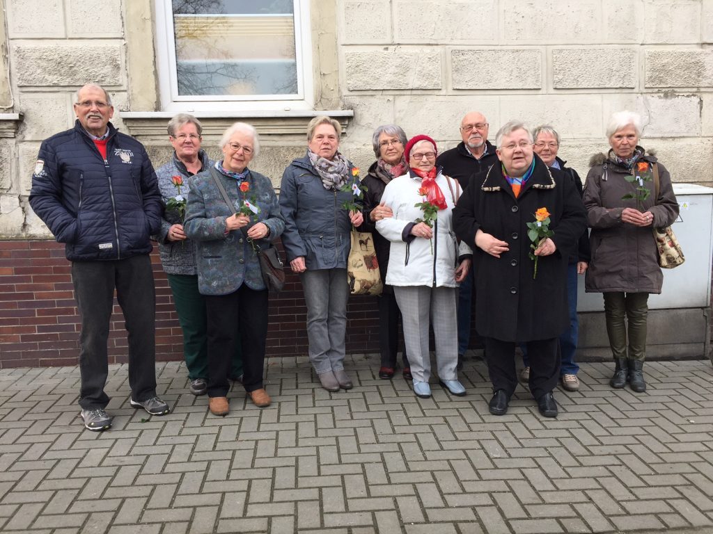 SPD verteilt Rosen am Weltfrauentag