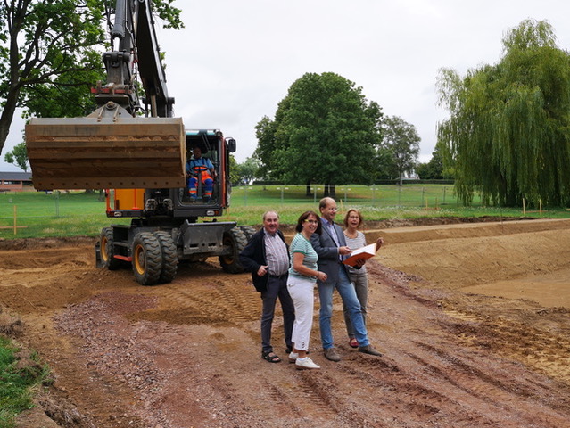 Pressemitteilung – Waßmann und Mühe auf der Baustelle für die neue Hummelburg