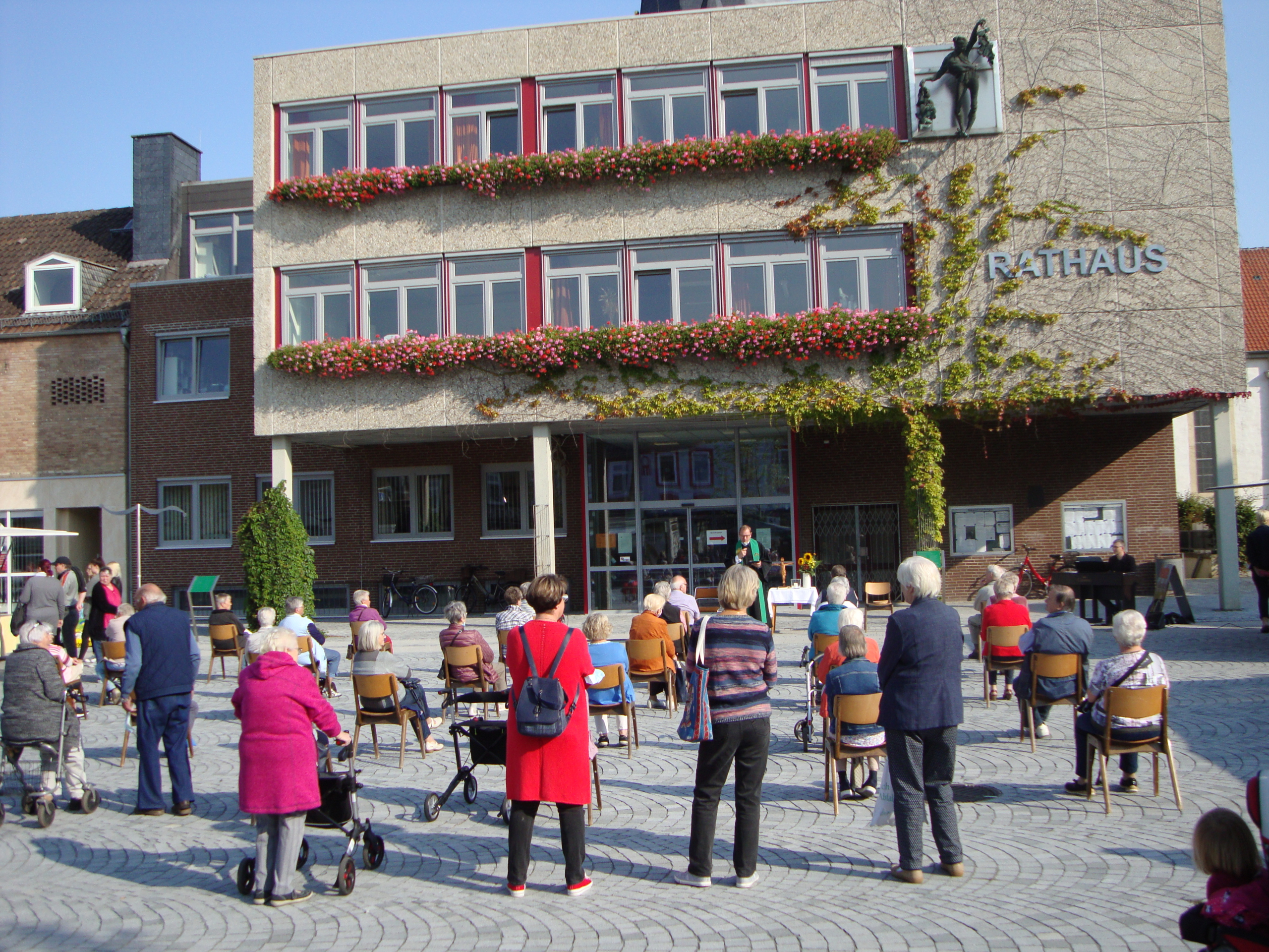 Wochenmarkt umrahmt Marktandacht