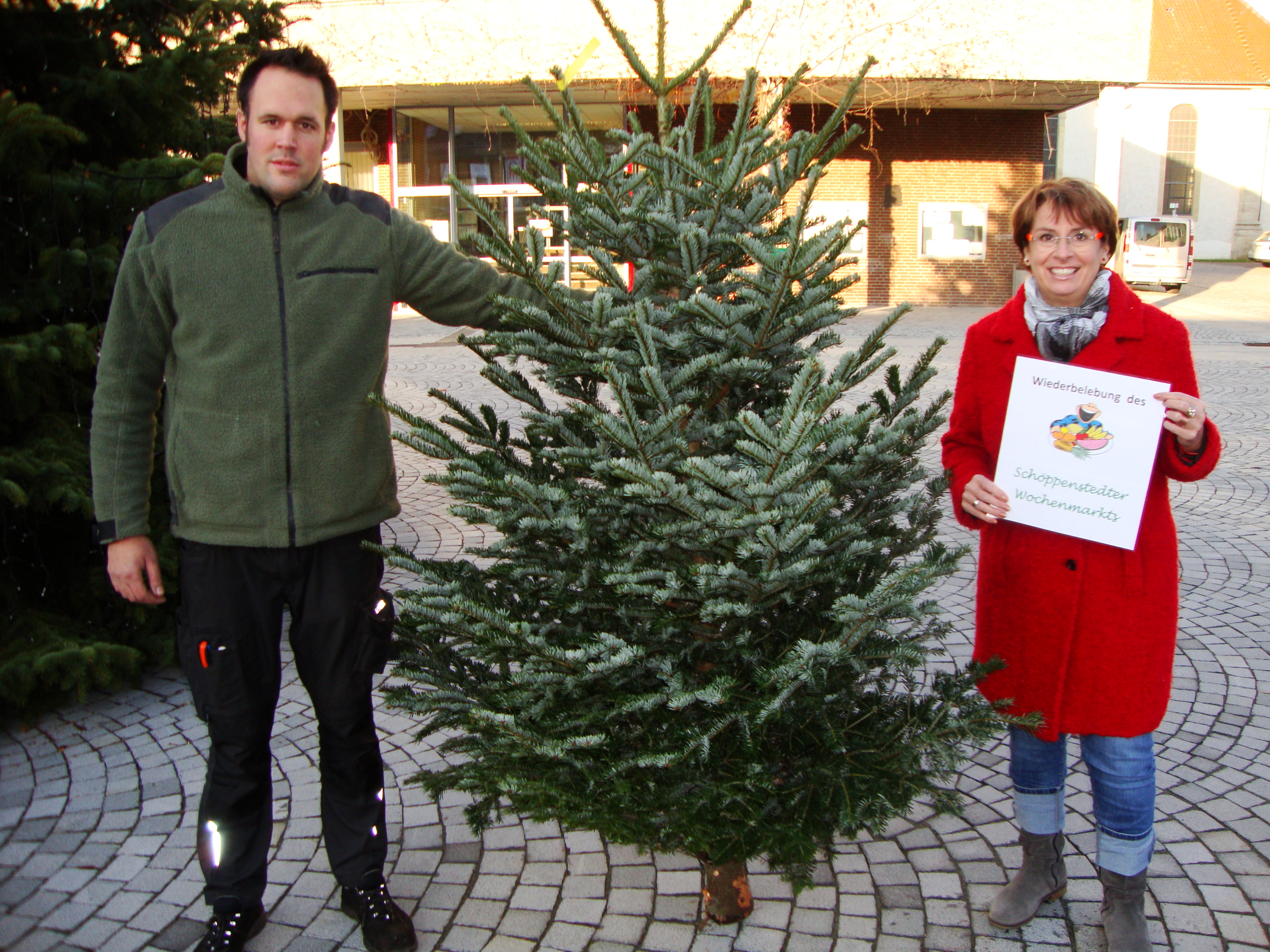 Weihnachtsbäume jetzt auch auf Wochenmarkt