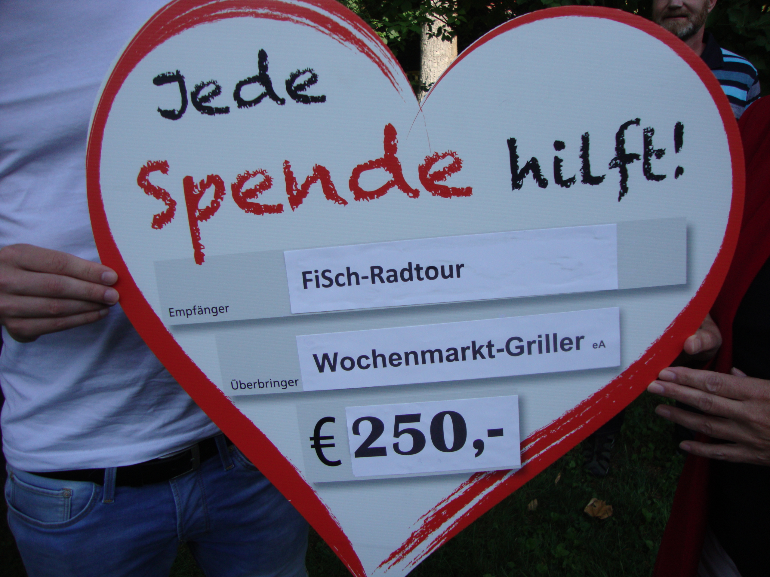 Heiße Bratwurst – fette Spende!