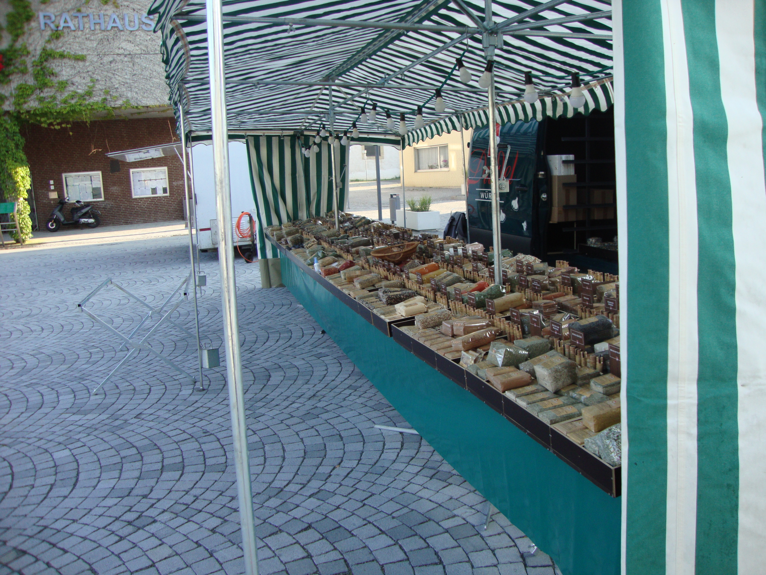 Wochenmarkt am frühen Morgen