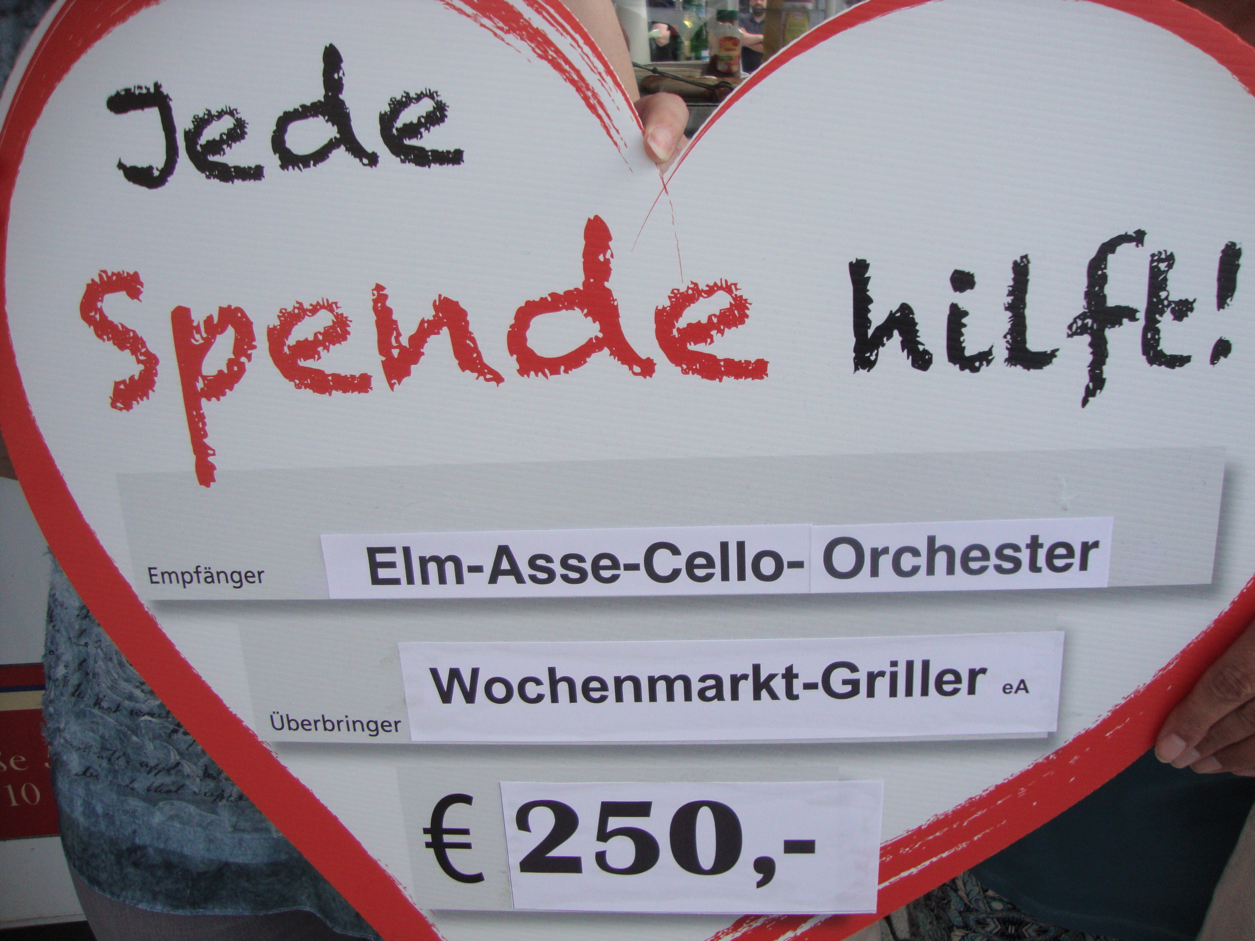 Wochenmarkt-Grillteam wieder in Spendierlaune